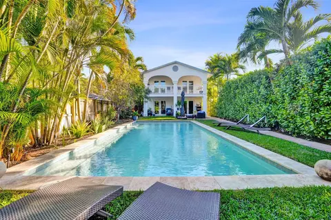 1050 NE 33rd St, Oakland Park, FL 33334