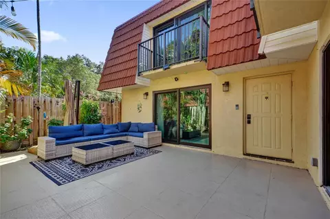 9925 NW 6th, Plantation, FL 33324