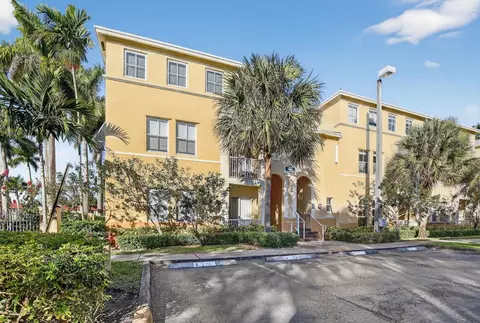 100 Jacaranda Country Clb #101, Plantation, FL 33324
