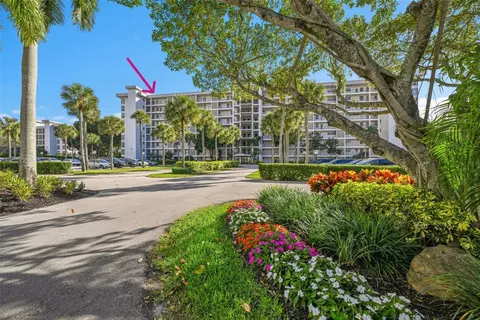 3050 N Palm Aire Dr #909, Pompano Beach, FL 33069