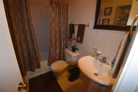 Bath - 6572 Bayfront Dr, Margate, FL 33063 photo 1 of 2