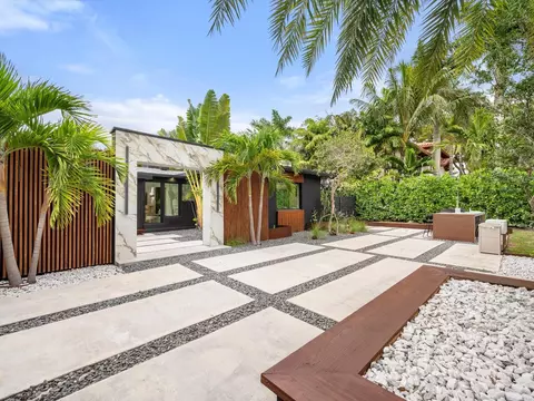 2711 NE 19th St, Fort Lauderdale, FL 33305
