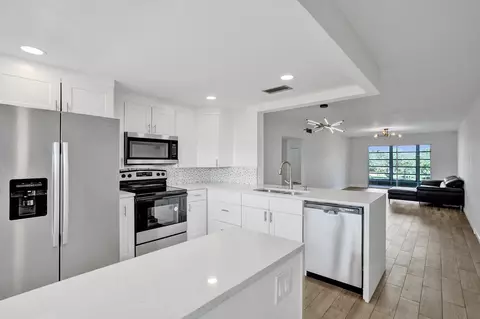 4301 Martinique Cir #E4, Coconut Creek, FL 33066