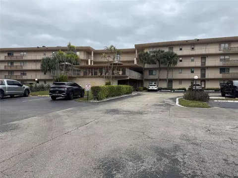 9300 SW 8th St #215, Boca Raton, FL 33428