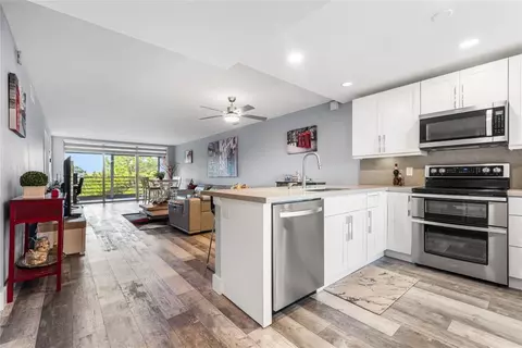 535 Oaks Dr #404, Pompano Beach, FL 33069