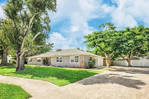 300 Riomar Dr, Port Saint Lucie, FL 34952