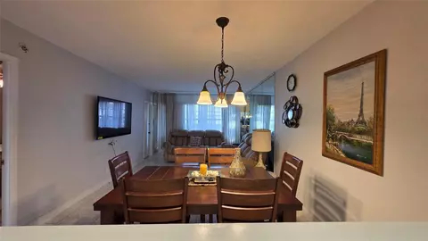 5111 W Oakland Park Blvd #104, Lauderdale Lakes, FL 33313