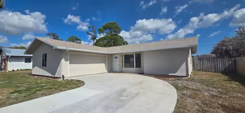 765 SE Floresta Dr, Port Saint Lucie, FL 34983