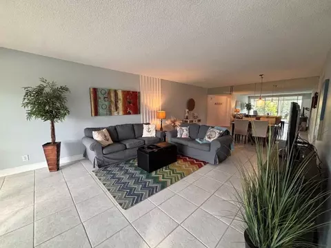 2671 S Course Dr #204, Pompano Beach, FL 33069