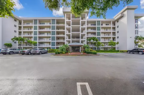 2850 N Palm Aire Dr #104, Pompano Beach, FL 33069