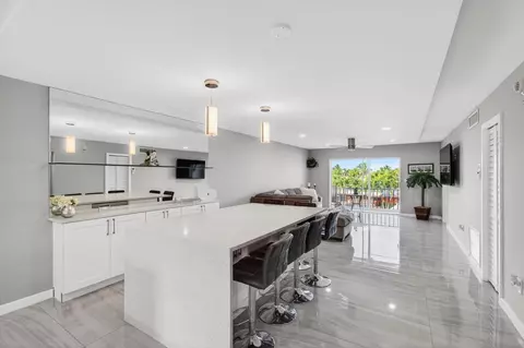 777 Jeffery St #302, Boca Raton, FL 33487