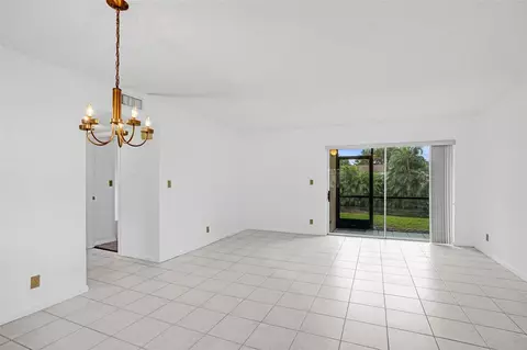 715 Gardens Dr #101, Pompano Beach, FL 33069