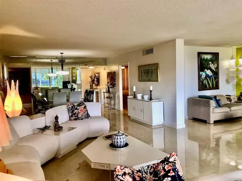 800 Cypress Grove Dr #204, Pompano Beach, FL 33069