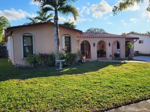 10478 NW 4th St, Plantation, FL 33324
