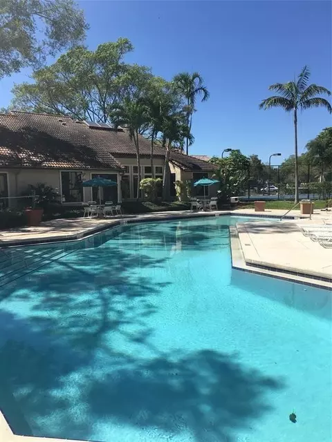 4521 W Mcnab Rd #19, Pompano Beach, FL 33069