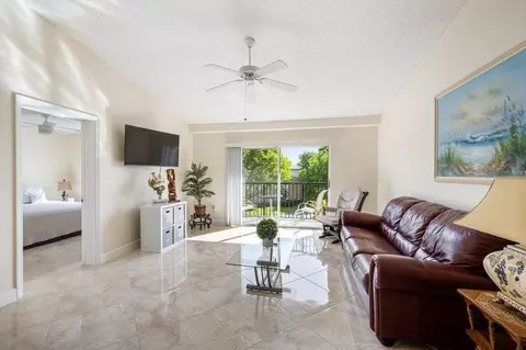 1100 Crestwood Ct #1110, Royal Palm Beach, FL 33411