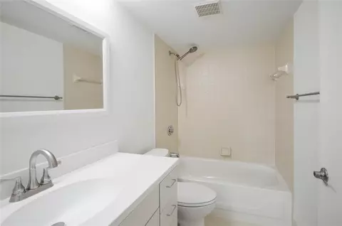 Bath - 3151 SE Aster Ln #1301, Stuart, FL 34994 photo 1 of 2