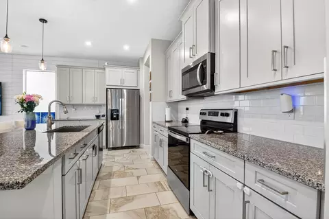 6613 Pointe Of Woods Dr, West Palm Beach, FL 33413