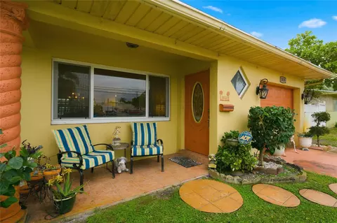 3820 NW 29th St, Lauderdale Lakes, FL 33311