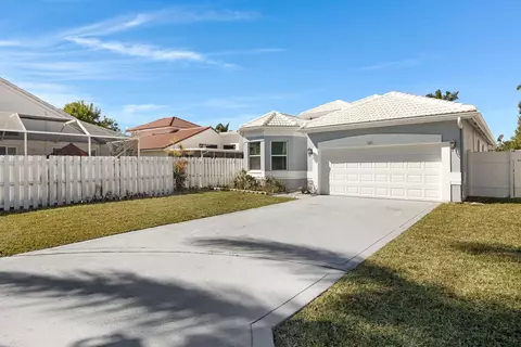 7549 Thornlee Dr, Lake Worth, FL 33467