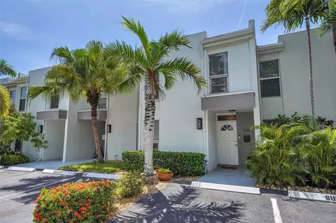 670 Kensington Pl, Wilton Manors, FL 33305