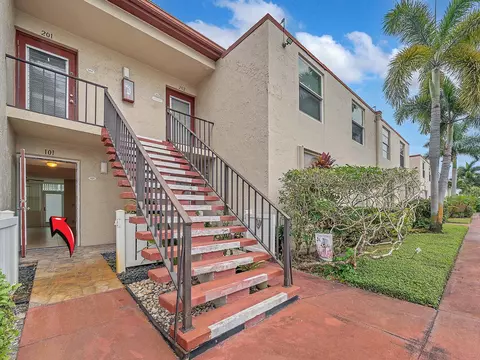 7 Willowbrook Ln #101, Delray Beach, FL 33446