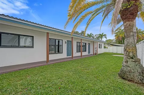 2500 NE 16th Ave, Wilton Manors, FL 33305