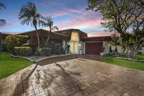 5702 Melaleuca Dr, Tamarac, FL 33319