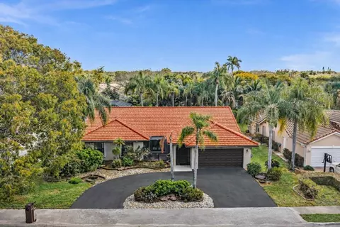 5355 N Springs Way, Coral Springs, FL 33076