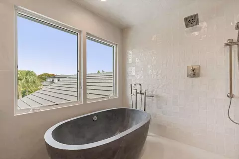 Bath - 8 Leeward Cir, Jupiter, FL 33469 photo 4 of 10