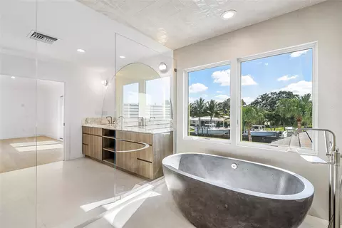 Bath - 8 Leeward Cir, Jupiter, FL 33469 photo 3 of 10