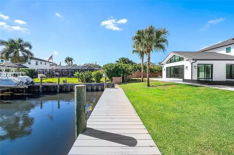 Exterior - 8 Leeward Cir, Jupiter, FL 33469 photo 7 of 8