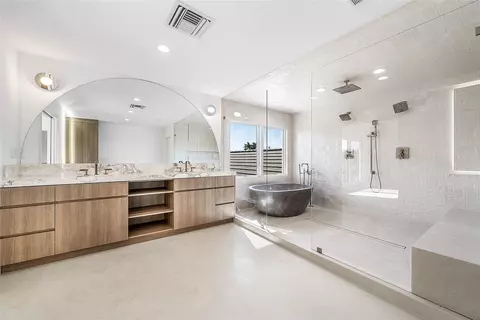 Bath - 8 Leeward Cir, Jupiter, FL 33469 photo 2 of 10