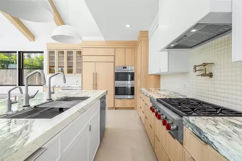 Kitchen - 8 Leeward Cir, Jupiter, FL 33469 photo 3 of 3