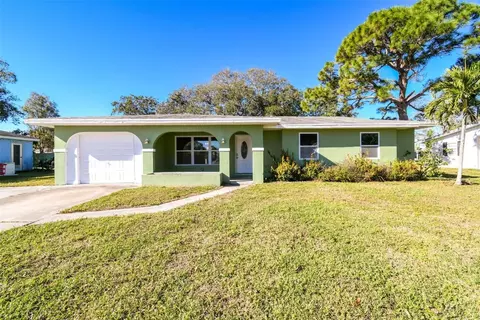 332 NE Cullman Ct, Port Saint Lucie, FL 34983