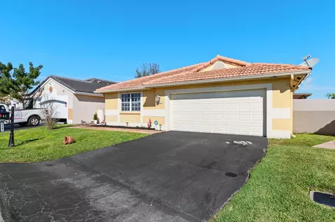 15141 Brighton Ln, Davie, FL 33331