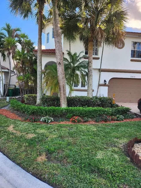 12410 SW 1st St, Plantation, FL 33325