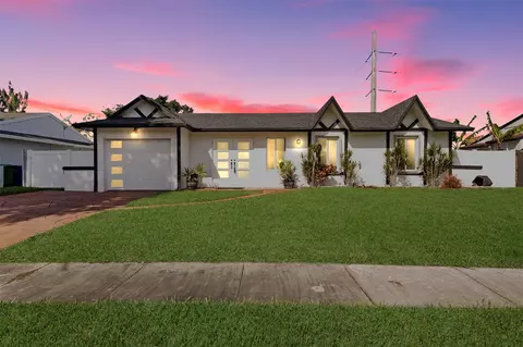 9231 N Cypress Cir, Miramar, FL 33025