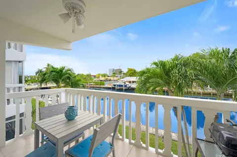 470 Paradise Isle Blvd #206, Hallandale Beach, FL 33009