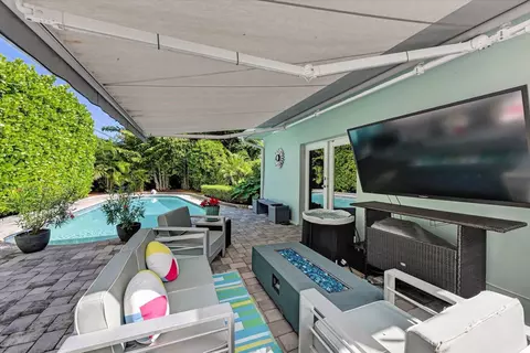 937 SE 7th St, Deerfield Beach, FL 33441