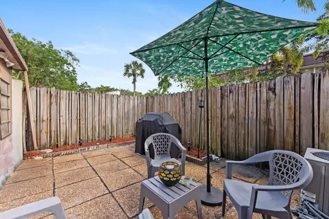 3320 Simms St #11C, Hollywood, FL 33021