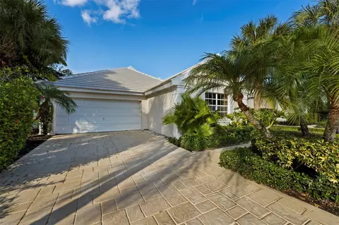 9181 Heathridge Dr, West Palm Beach, FL 33411