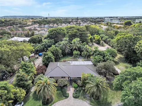 4000 NW 74th St, Coconut Creek, FL 33073