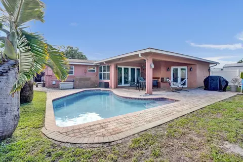 7671 NW 15th Ct, Pembroke Pines, FL 33024