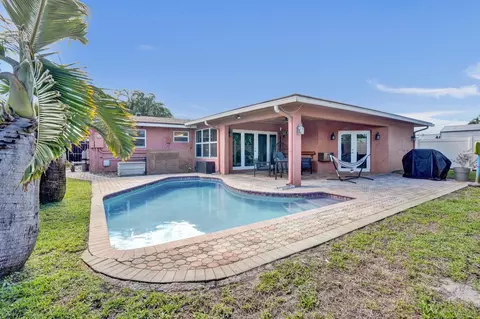 7671 NW 15th Ct, Pembroke Pines, FL 33024