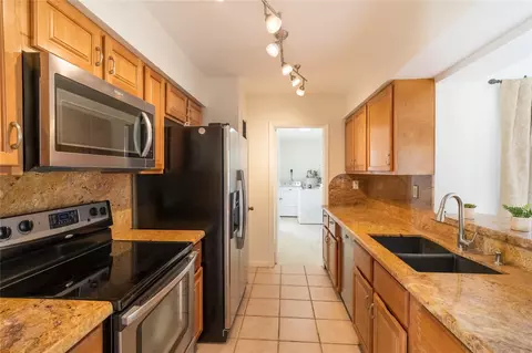 6771 SW 10th Ct, Pembroke Pines, FL 33023