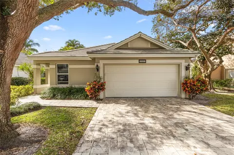 2933 Myrtle Oak Cir, Davie, FL 33328