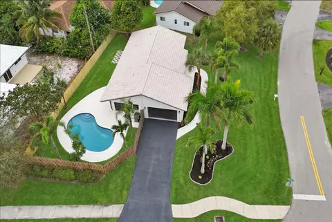 518 Linnet Cir, Delray Beach, FL 33444