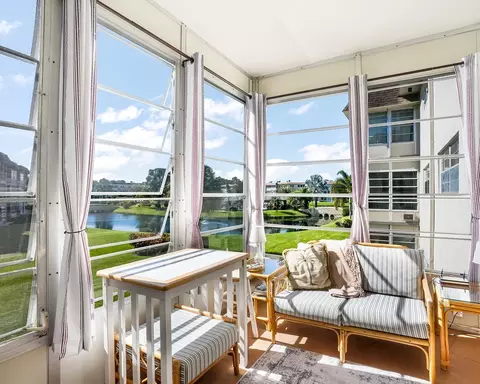 4800 NW 35th St #502, Lauderdale Lakes, FL 33319