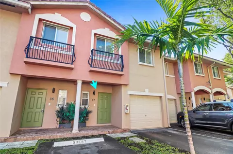37 SE 3rd Ave, Hallandale Beach, FL 33009